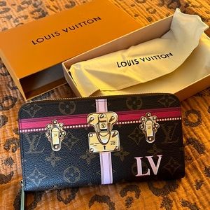 Louis Vuoitton Zippy wallet